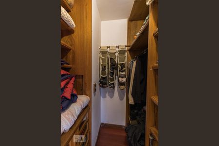 Casa à venda com 252m², 3 quartos e 2 vagas Casa à venda com 252m², 3 quartos e 2 vagasCloset da suíte