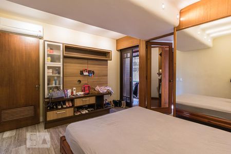 Casa à venda com 252m², 3 quartos e 2 vagas Casa à venda com 252m², 3 quartos e 2 vagasQuarto 1 - Suíte