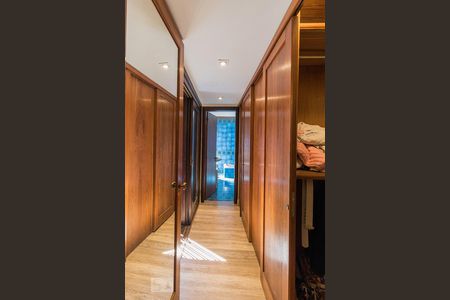 Casa à venda com 252m², 3 quartos e 2 vagas Casa à venda com 252m², 3 quartos e 2 vagasCorredor