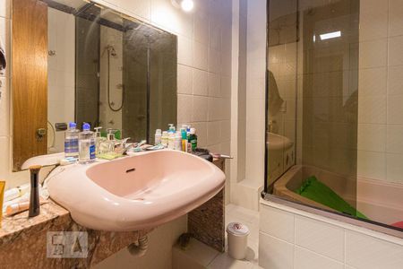 Casa à venda com 252m², 3 quartos e 2 vagas Casa à venda com 252m², 3 quartos e 2 vagasBanheiro 2