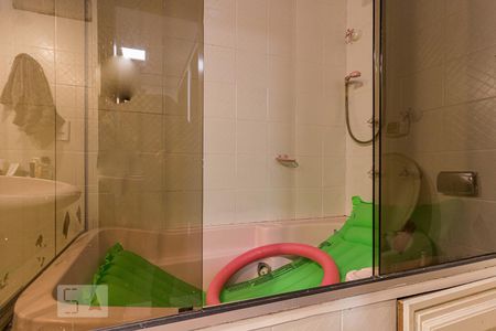 Casa à venda com 252m², 3 quartos e 2 vagas Casa à venda com 252m², 3 quartos e 2 vagasBanheiro 2