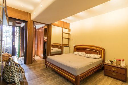 Casa à venda com 252m², 3 quartos e 2 vagas Casa à venda com 252m², 3 quartos e 2 vagasQuarto 1 - Suíte