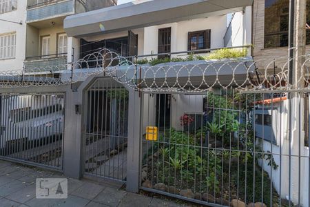 Casa à venda com 252m², 3 quartos e 2 vagas Casa à venda com 252m², 3 quartos e 2 vagasFachada