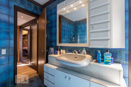 Casa à venda com 252m², 3 quartos e 2 vagas Casa à venda com 252m², 3 quartos e 2 vagasBanheiro da Suíte