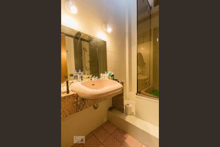 Casa à venda com 252m², 3 quartos e 2 vagas Casa à venda com 252m², 3 quartos e 2 vagasBanheiro 2