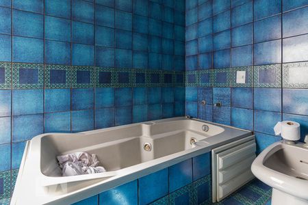 Casa à venda com 252m², 3 quartos e 2 vagas Casa à venda com 252m², 3 quartos e 2 vagasBanheiro da Suíte