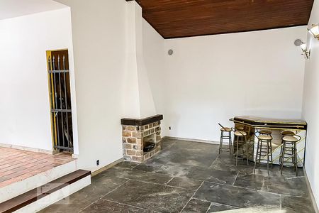 Casa à venda com 480m², 3 quartos e 3 vagas Casa à venda com 480m², 3 quartos e 3 vagasSala