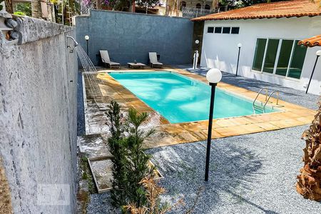 Casa à venda com 480m², 3 quartos e 3 vagas Casa à venda com 480m², 3 quartos e 3 vagasPiscina