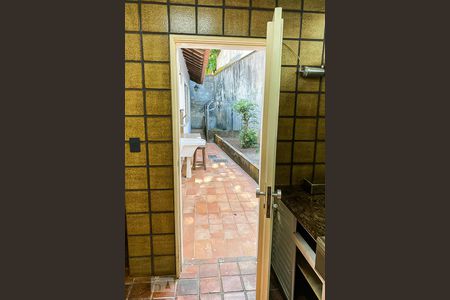 Casa à venda com 480m², 3 quartos e 3 vagas Casa à venda com 480m², 3 quartos e 3 vagasCozinha e Área de Serviço