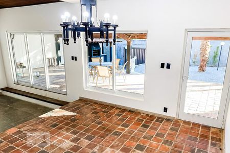 Casa à venda com 480m², 3 quartos e 3 vagas Casa à venda com 480m², 3 quartos e 3 vagasSala