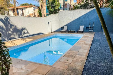 Casa à venda com 480m², 3 quartos e 3 vagas Casa à venda com 480m², 3 quartos e 3 vagasPiscina