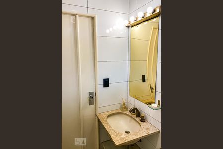 Banheiro Social de casa à venda com 3 quartos, 480m² em Planalto, Belo Horizonte