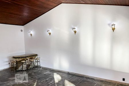 Casa à venda com 480m², 3 quartos e 3 vagas Casa à venda com 480m², 3 quartos e 3 vagasSala