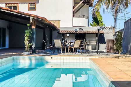 Casa à venda com 480m², 3 quartos e 3 vagas Casa à venda com 480m², 3 quartos e 3 vagasEspaço Gourmet