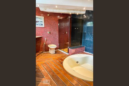 Casa à venda com 480m², 3 quartos e 3 vagas Casa à venda com 480m², 3 quartos e 3 vagasBanheiro da Suíte