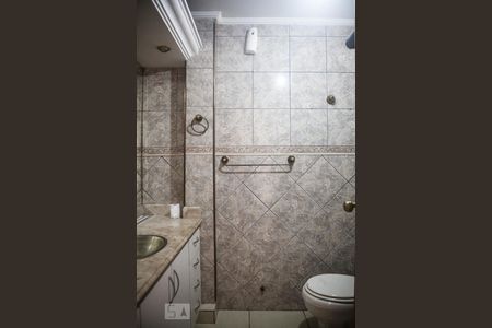 Banheiro de apartamento à venda com 2 quartos, 58m² em Vila Buarque, São Paulo