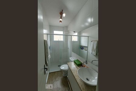 Banheiro de apartamento para alugar com 1 quarto, 39m² em Menino Deus, Porto Alegre