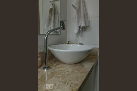 Banheiro de apartamento para alugar com 1 quarto, 39m² em Menino Deus, Porto Alegre