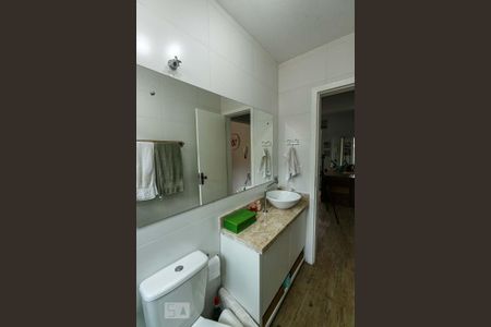 Banheiro de apartamento para alugar com 1 quarto, 39m² em Menino Deus, Porto Alegre