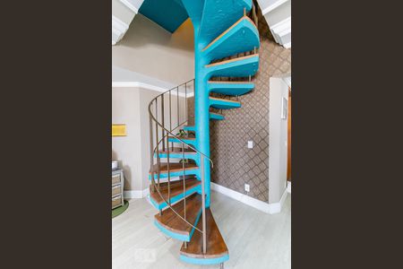 Apartamento à venda com 160m², 3 quartos e 3 vagasEscada