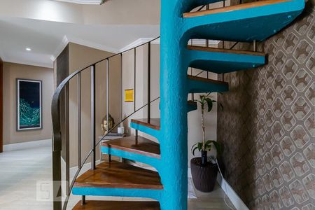 Apartamento à venda com 160m², 3 quartos e 3 vagasEscada