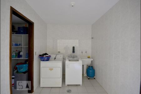 Casa à venda com 200m², 4 quartos e 4 vagasArea de Serviço