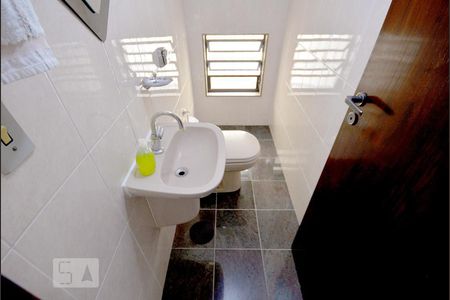 Lavabo de casa à venda com 4 quartos, 200m² em Bosque da Saúde, São Paulo