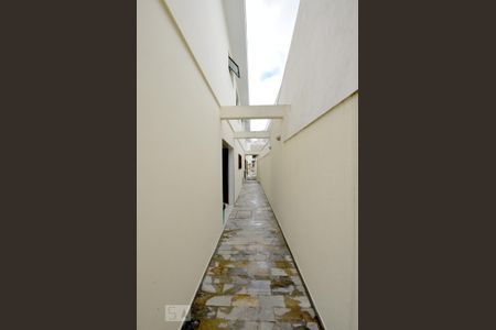 Casa à venda com 200m², 4 quartos e 4 vagasCorredor Externo