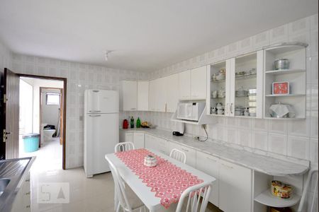 Casa à venda com 200m², 4 quartos e 4 vagasCozinha