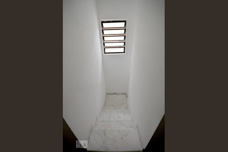 Casa à venda com 200m², 4 quartos e 4 vagasEscadas