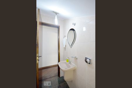 Lavabo de casa à venda com 4 quartos, 200m² em Bosque da Saúde, São Paulo