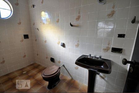 Banheiro da Suíte 1 de casa para alugar com 5 quartos, 266m² em Cidade São Francisco, São Paulo