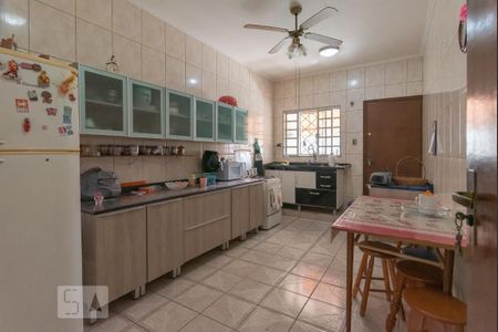 Casa à venda com 200m², 2 quartos e 2 vagas Casa à venda com 200m², 2 quartos e 2 vagasCozinha