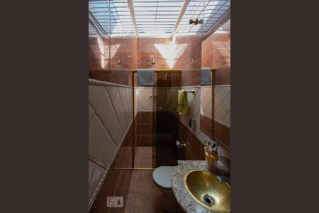 Casa à venda com 200m², 2 quartos e 2 vagas Casa à venda com 200m², 2 quartos e 2 vagasBanheiro