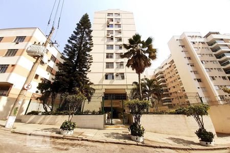 Apartamento à venda com 70m², 2 quartos e 1 vaga Apartamento à venda com 70m², 2 quartos e 1 vagaFachada