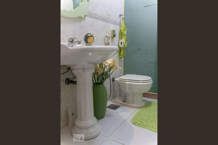 Apartamento à venda com 380m², 4 quartos e 3 vagasBanheiro social e da suite 1 