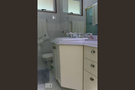 Apartamento à venda com 380m², 4 quartos e 3 vagasBanheiro da Suíte 3