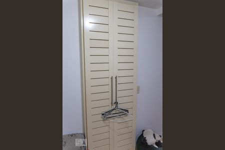 Apartamento à venda com 380m², 4 quartos e 3 vagasPorta do closet da suíte 4 