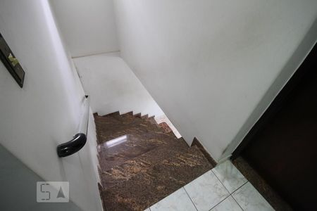 Casa à venda com 220m², 3 quartos e 5 vagasEscada