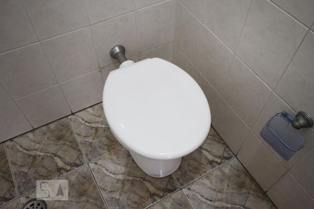 Casa à venda com 220m², 3 quartos e 5 vagasBanheiro de Serviço