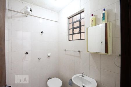 Casa à venda com 220m², 3 quartos e 5 vagasBanheiro de Serviço