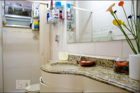 Apartamento à venda com 50m², 2 quartos e sem vaga Apartamento à venda com 50m², 2 quartos e sem vagaBanheiro