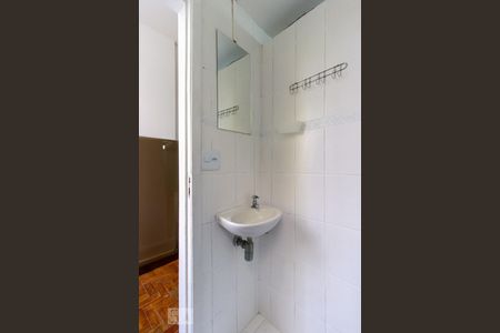Banheiro de kitnet/studio para alugar com 1 quarto, 22m² em Botafogo, Rio de Janeiro