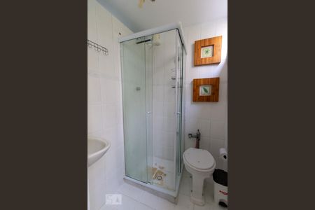 Banheiro de kitnet/studio para alugar com 1 quarto, 22m² em Botafogo, Rio de Janeiro