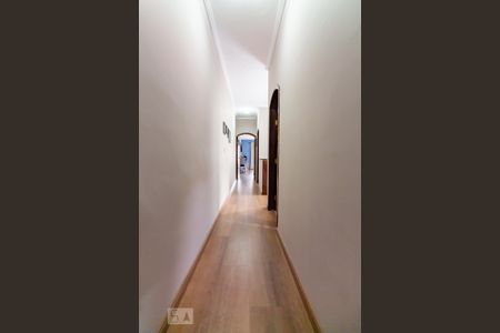 Casa à venda com 250m², 3 quartos e 4 vagasCorredor
