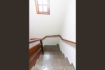 Casa à venda com 250m², 3 quartos e 4 vagasEscada