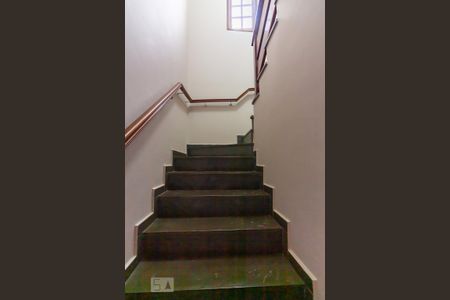 Casa à venda com 250m², 3 quartos e 4 vagasEscada