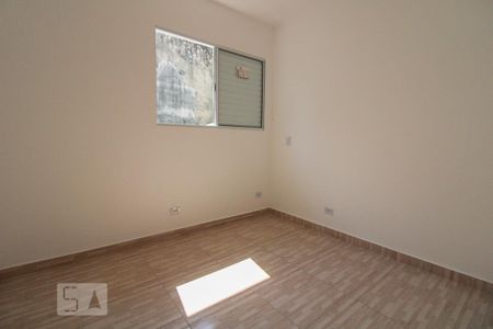 Quarto 1 de casa para alugar com 2 quartos, 45m² em Vila Nivi, São Paulo