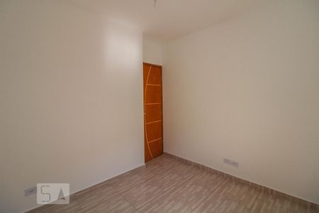 Quarto 1 de casa para alugar com 2 quartos, 45m² em Vila Nivi, São Paulo