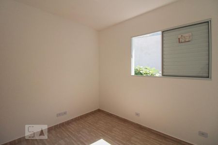 Quarto 1 de casa para alugar com 2 quartos, 45m² em Vila Nivi, São Paulo